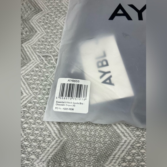AYBL Essential V Neck Sports Bra in Chocolate, size XS, NWT! - Picture 6 of 9